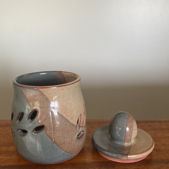 Handmade Pottery made on  Vancouver Island BC Signed by Artist Exc Shape - Picture 7 of 12